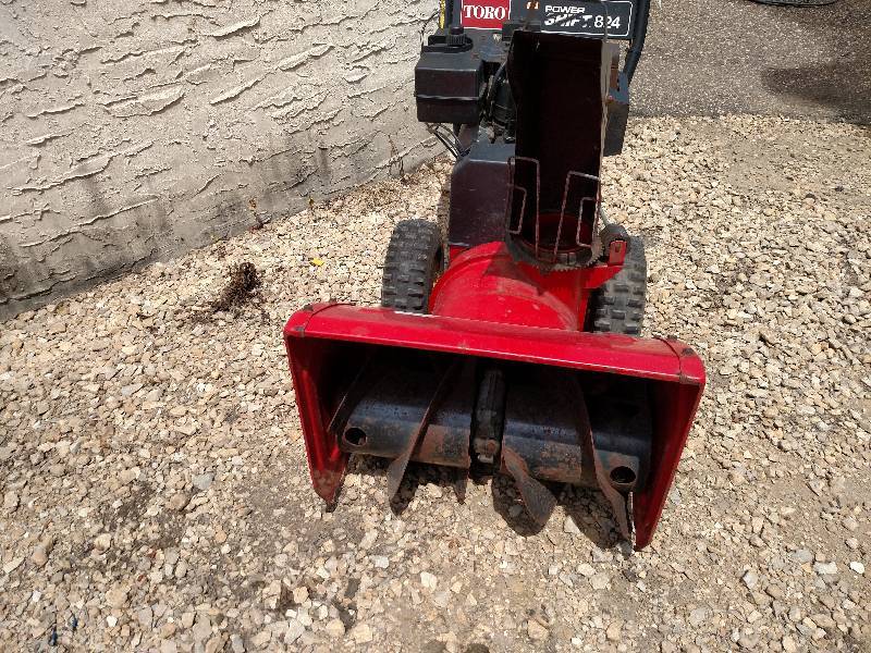 lot 7 image: Toro 824 Snow Blower, Powershift, ...