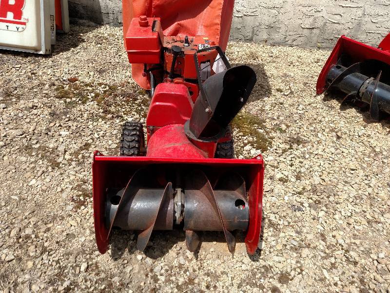 lot 8 image: Toro 724 Snow Blower with Cab, Wor...