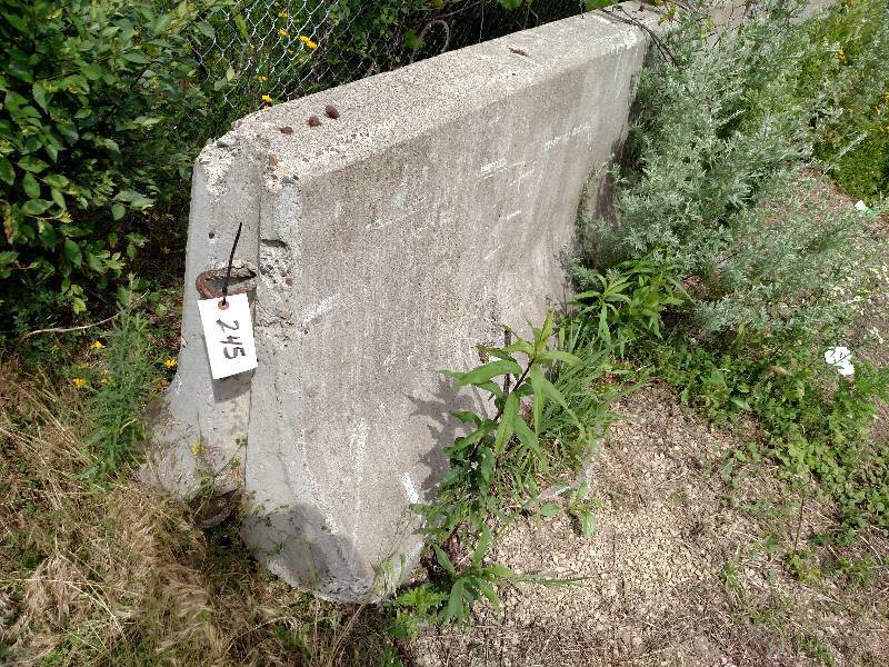 lot 245 image: (5) 10 Concrete Barriers...