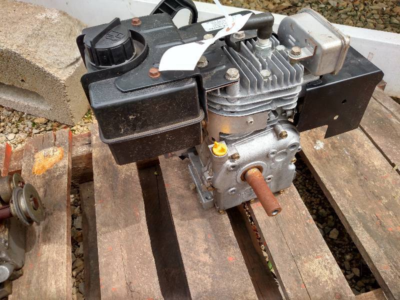 lot 21 image: Tecumseh 5 hp. Snow Blower Engine, ...