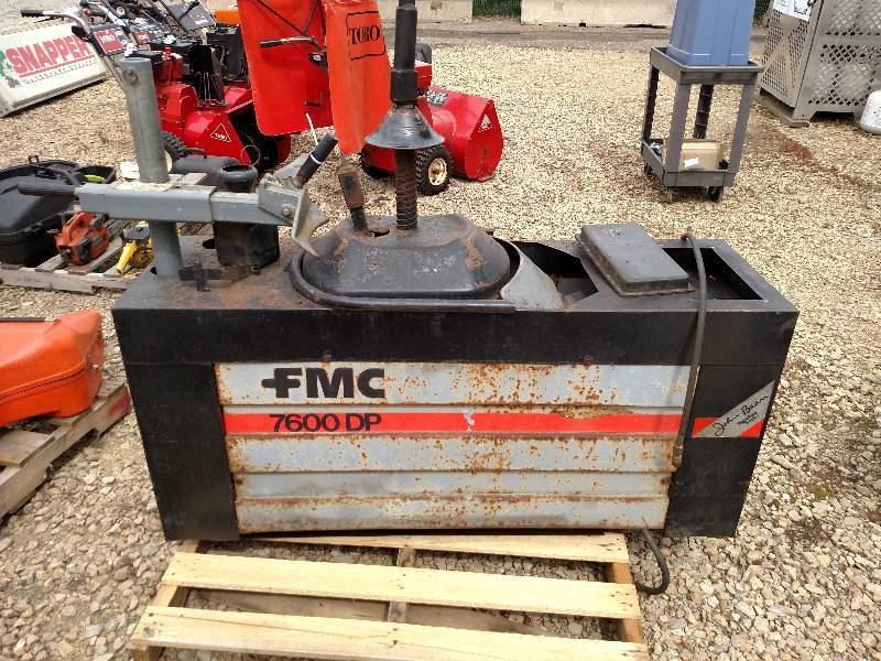 lot 31 image: FMC 7600DP Tire Machine, Works...