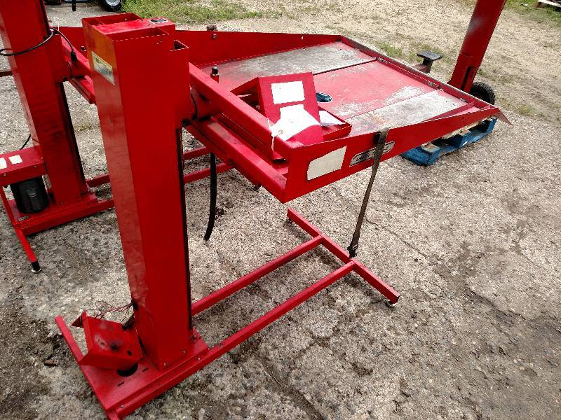 lot 38 image: Western Electric Multi-Lift Hoist, ...
