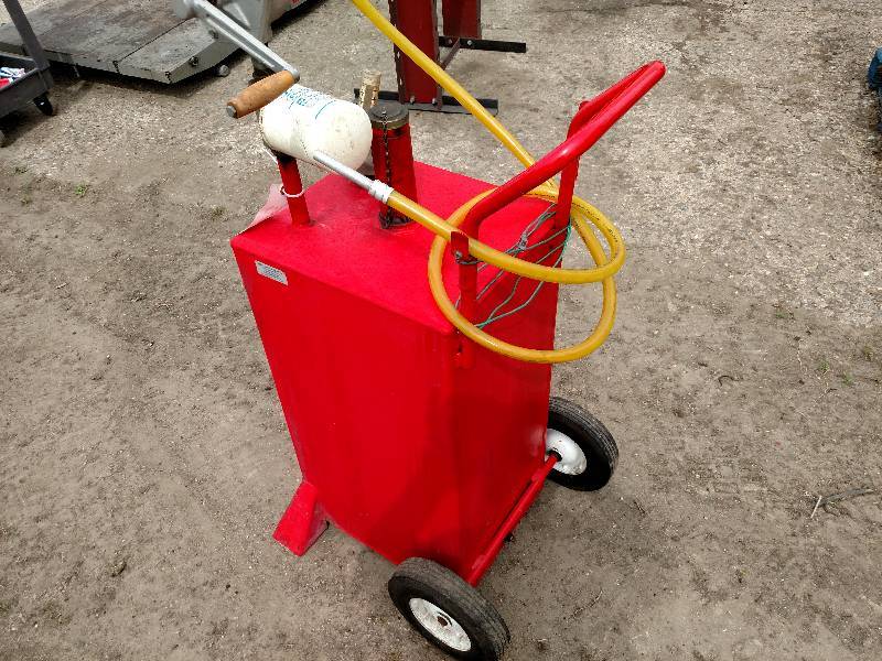 lot 39 image: 30 Gallon Gas Caddy