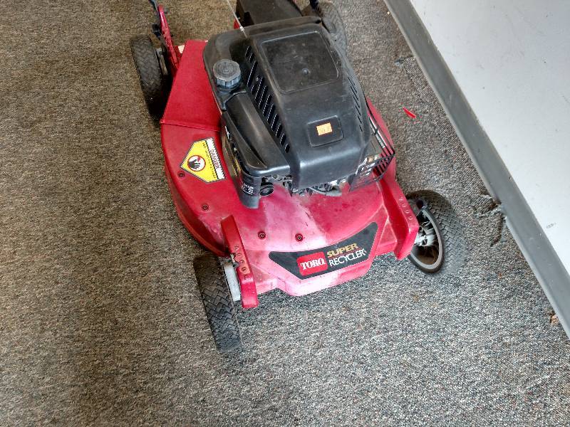 lot 15 image: Toro Super Recycler Self Propelled ...