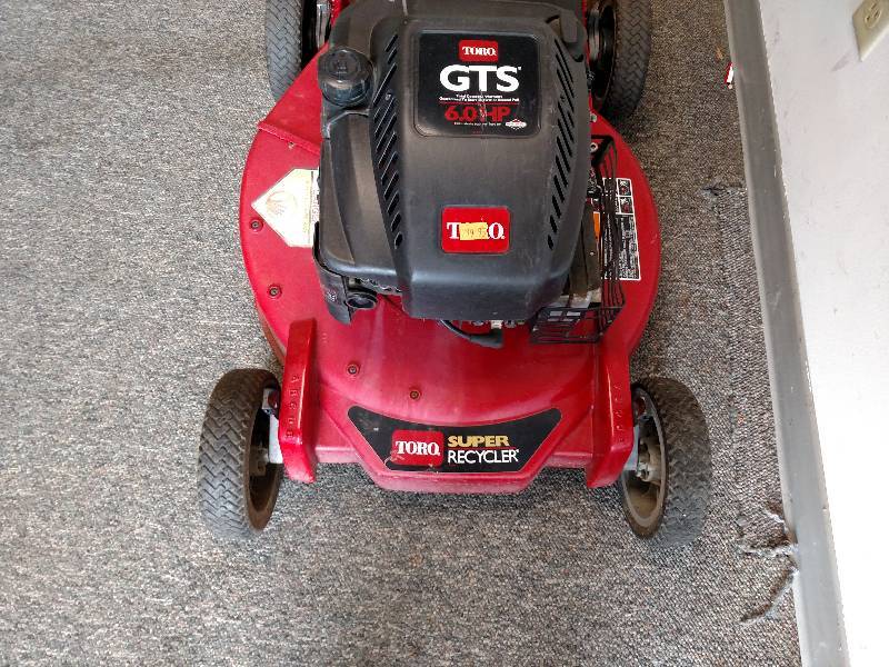 lot 16 image: Toro Super Recycler 6 hp, Self Prop...