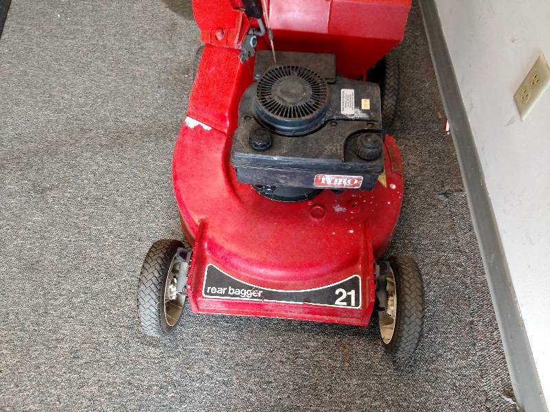 lot 18 image: Toro 21 Mower, Works...
