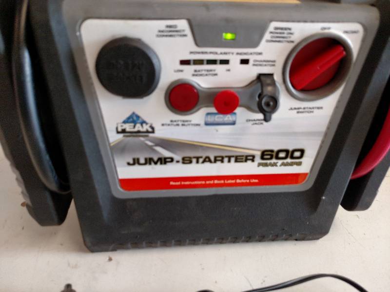 lot 152 image: Peak 600 Amp Jump Starter...