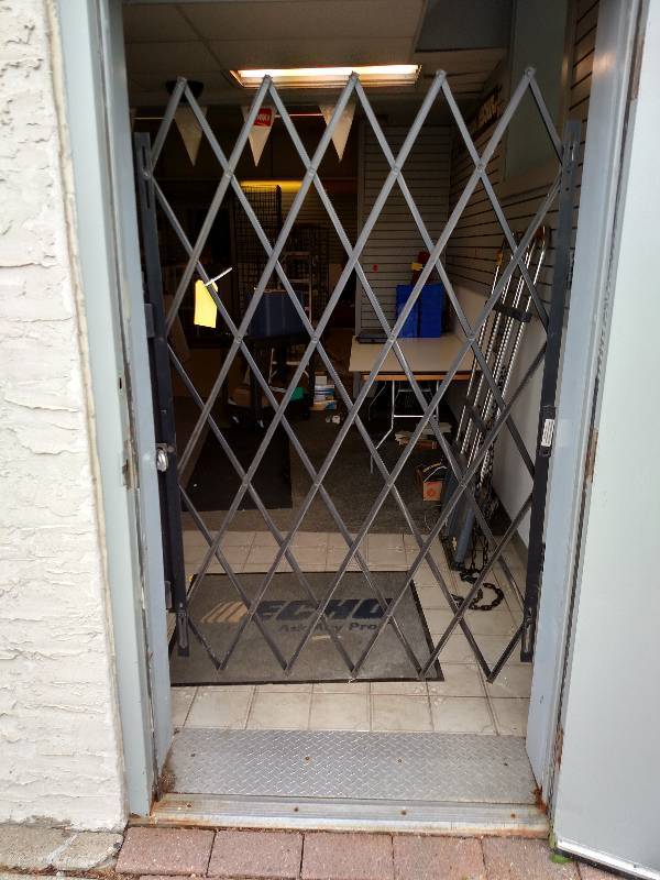 lot 296 image: Security Gate, Fits Up To 52 Openi...