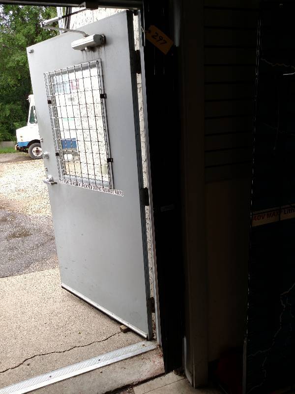 lot 297 image: Security Gate, Fits Up To 52 Openi...