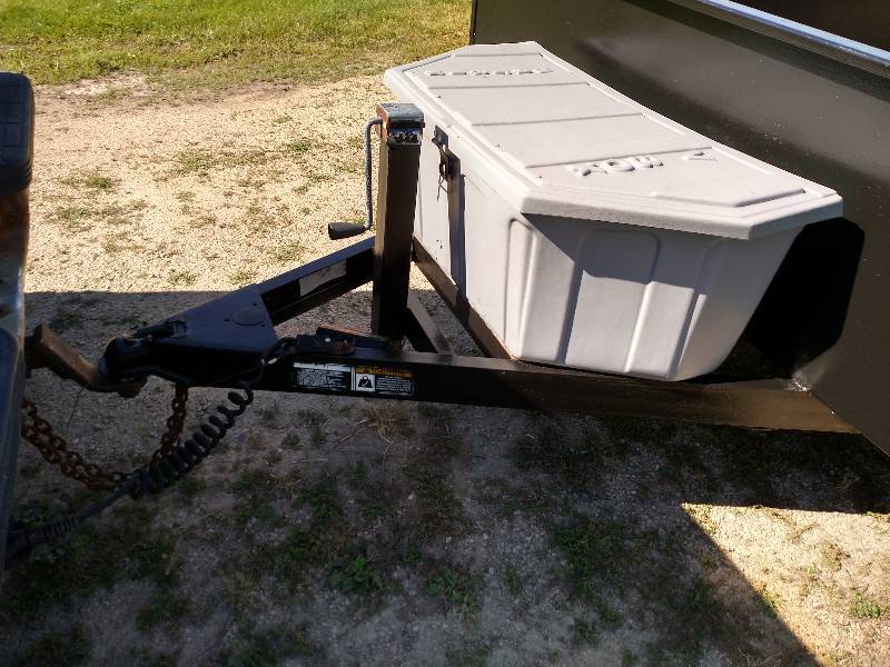 lot 2 image: 2001 H&H Trailer