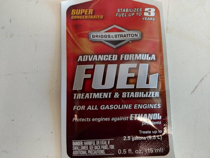lot 320 image: Box of Briggs & Stratton Fuel Treat...