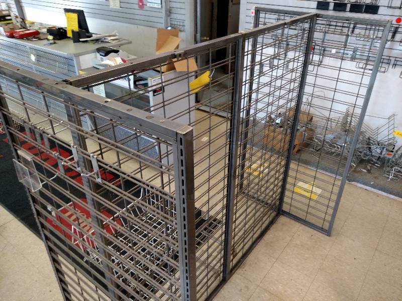 lot 340 image: H-Shaped Display Rack, 76 x 37 Fo...