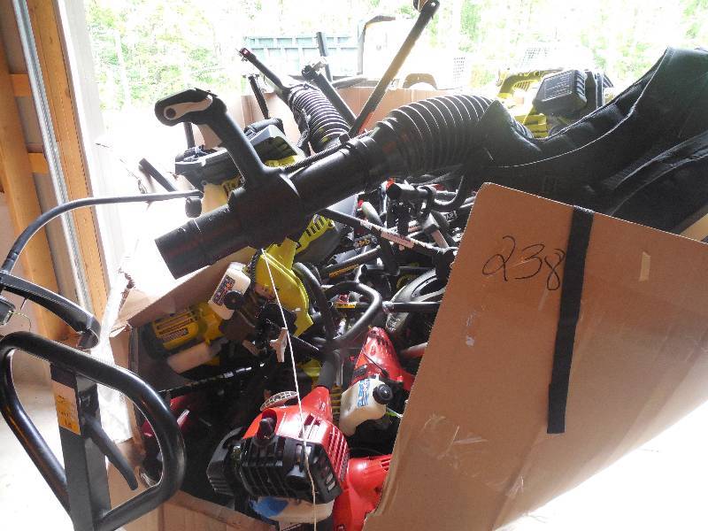 lot 33 image: PALLET LOT OF WEED WHIPS BACK PACK BLOWERS FOR PARTSREPAIR