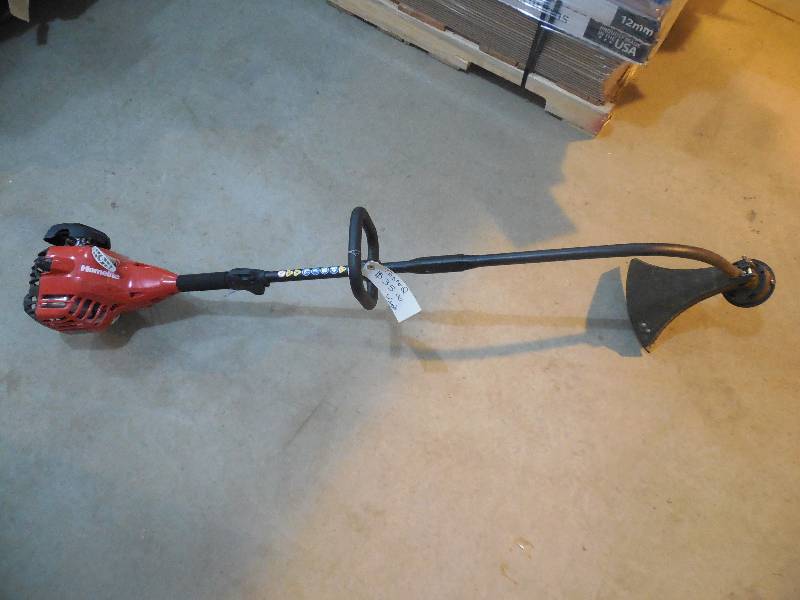 lot 29 image: Homelite 2-Cycle 26cc Curved Shaft Gas Trimmer