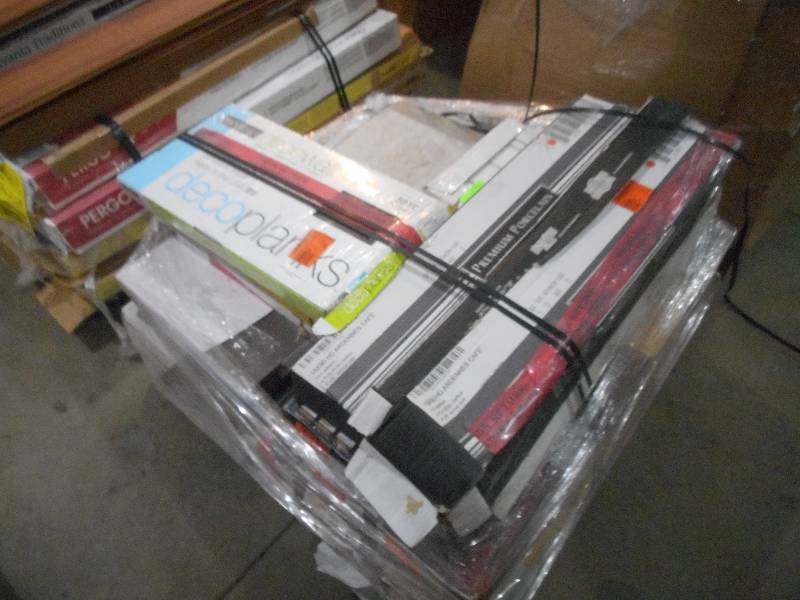 lot 69 image: PALLET LOT OF FLOORING