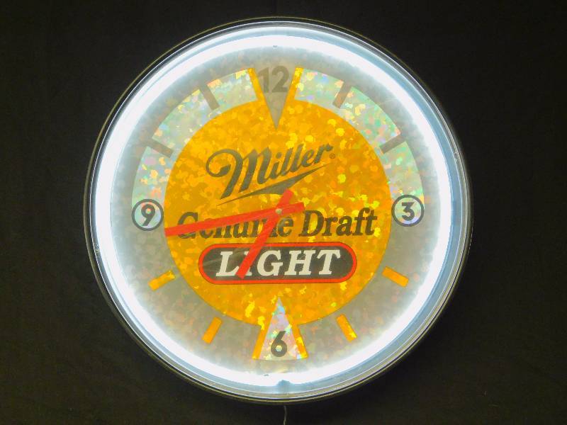lot 11 image: Miller Genuine Draft Light Beer Light-Up Clock