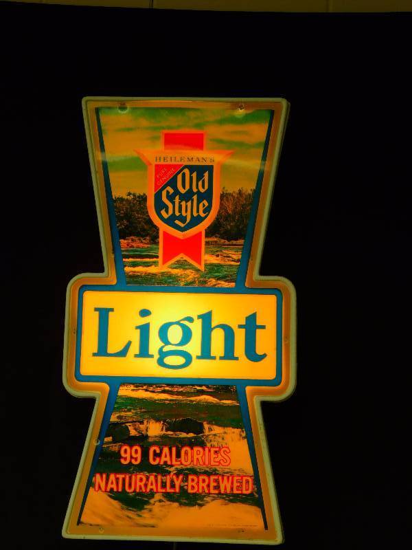 Sold at Auction: LIGHTED SIGN HEILEMANS OLD STYLE LAGER BEER