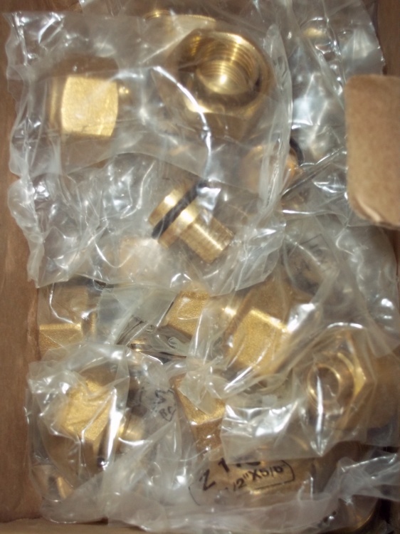 lot 3 image: Accuflow Manifold Pex Connectors 12 ZURN QHMM3 Quickzone Fittings 25 Count