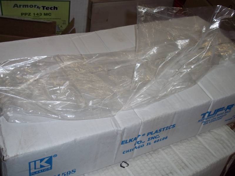 lot 4 image: Box of 1,000 8 x 4 Linear Poly Gusset Bags