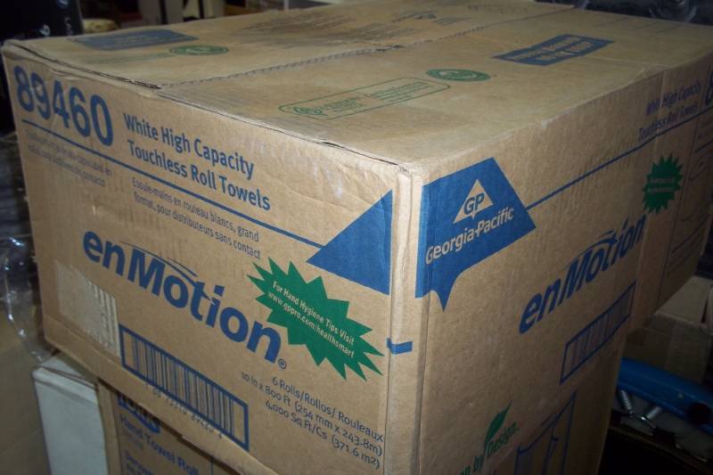 lot 46 image: EnMotion Touch less White Towels 6 Rolls each is 10 x 800ft Case Lot
