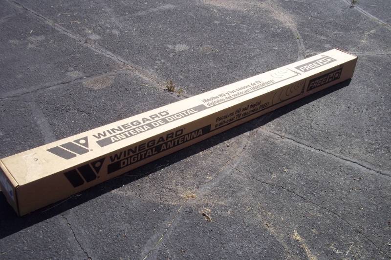 lot 55 image: Winegard Digital Antenna 99.5 x 7.5