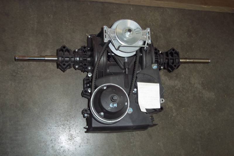 lot 58 image: Universal Lawn Tractor Transmission