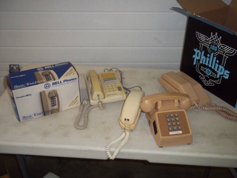 lot 73 image: Vintage Telephones