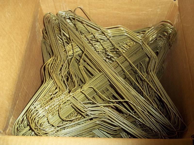 lot 103 image: Case of 500 Clothes Hangers
