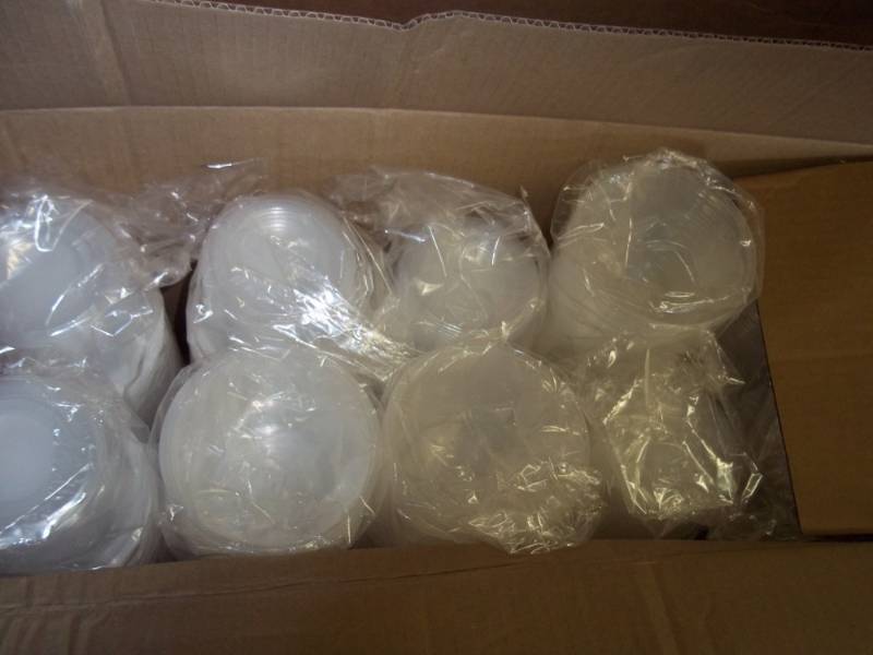 lot 105 image: Case of 500 Sixteen Ounce Jelly Containers