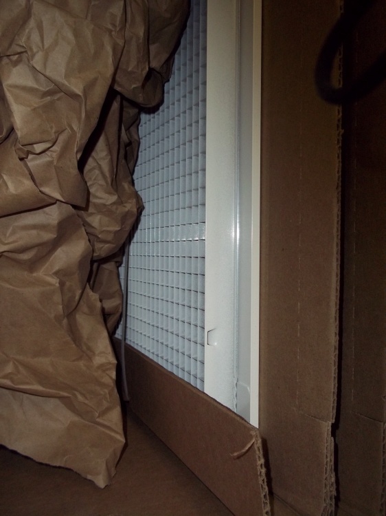 lot 106 image: Case of 5 Price Brand 22 x 22 80FLI Screens B12