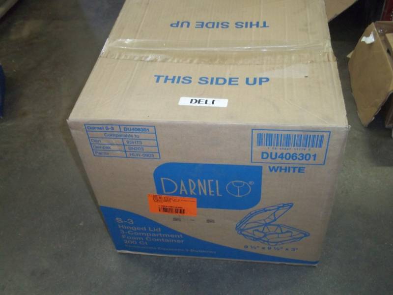 lot 108 image: 200 Count 9 x 9 x 3 White Hinged Lid 1 Compartment Foam Containers