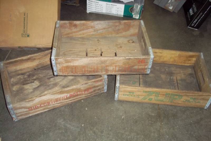 lot 148 image: 3 Vintage Pop Crates