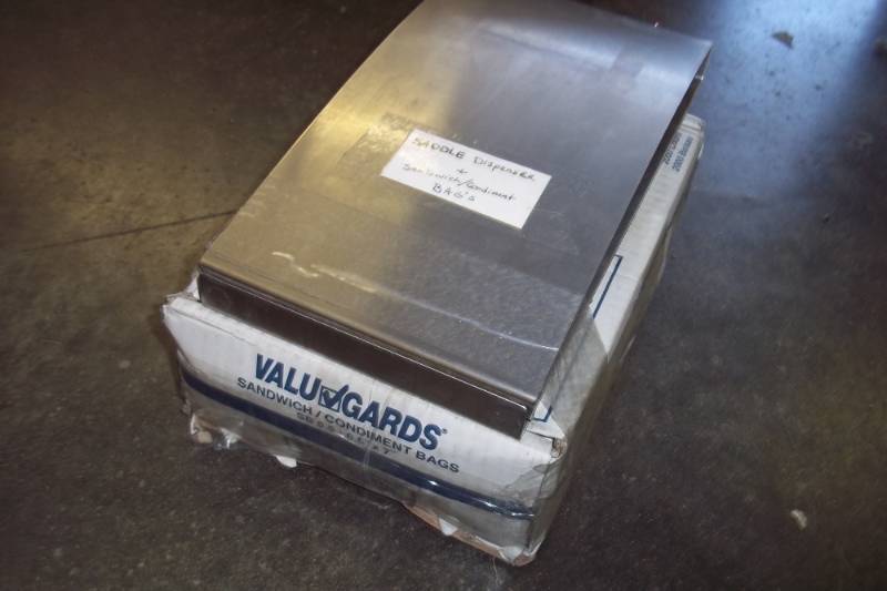 lot 181 image: SandwichCondiment Bags 2000ct with Saddle Dispenser