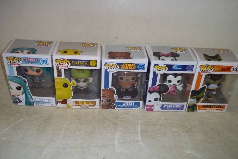 lot 186 image: 5 Assorted POP Movie Character Vinyl Figure Toys