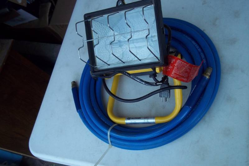 lot 199 image: Unused Air Hose and Work Light