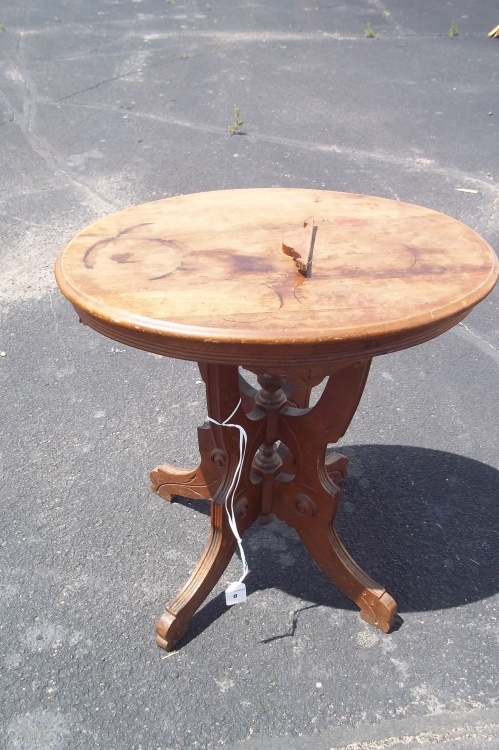 lot 207 image: Vintage Table