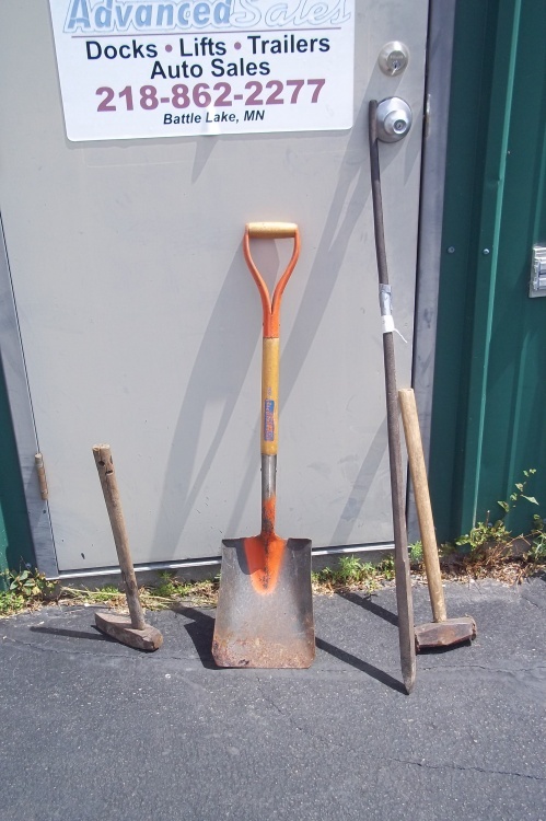 lot 216 image: Spud Bar, Shovel, 2 Hammers