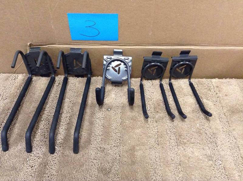 lot 3 image: Lot off Hangers