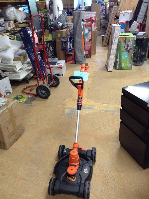 lot 56 image: Lawnmower, Trimmer and Edger All in One  Black & Decker 3-n-1 electric in working conditions