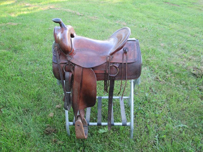 lot 1 image: Leather Western Saddle