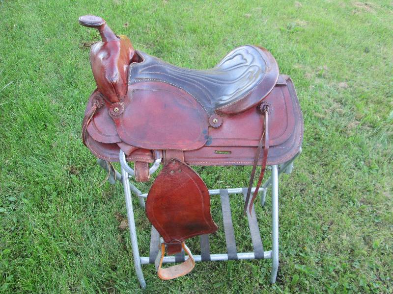 lot 2 image: Leather Western Saddle