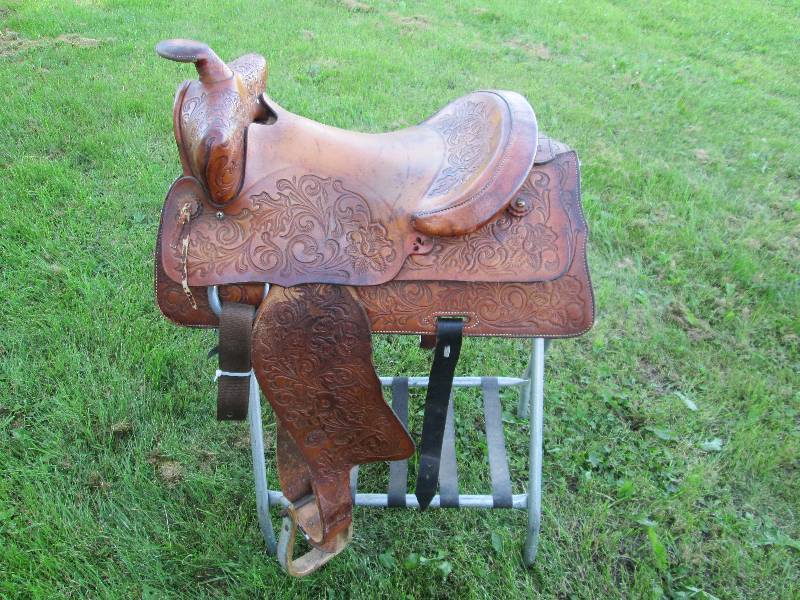 lot 3 image: Leather Western Saddle