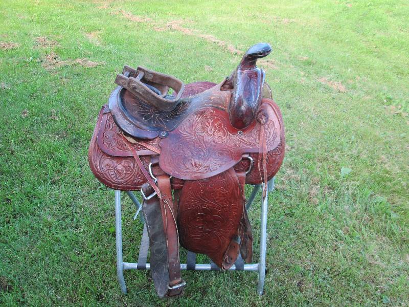 lot 4 image: Leather Western Saddle