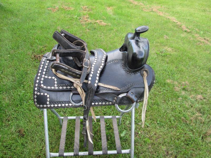 lot 5 image: Leather Western Saddle