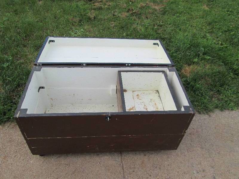 lot 6 image: Wood Storage Chest