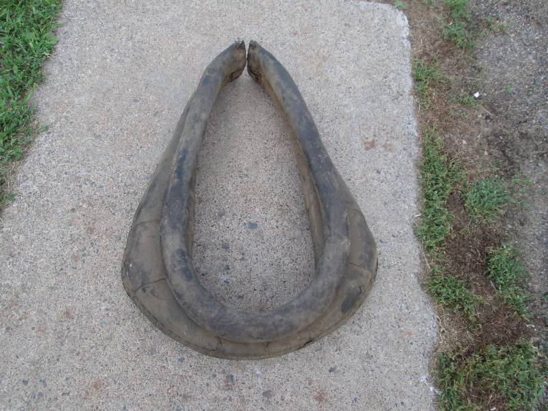 lot 7 image: Vintage Leather Horse Collar