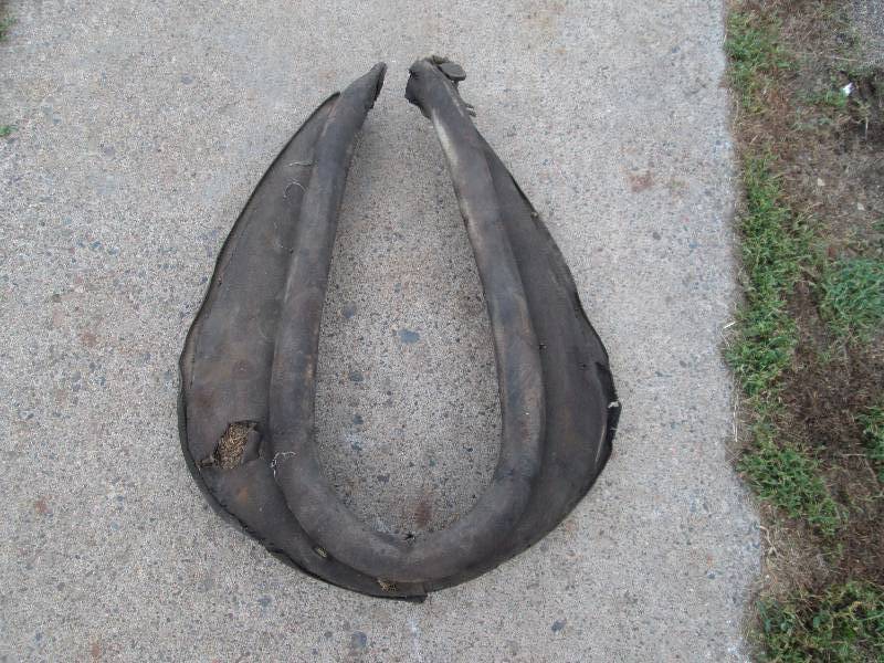 lot 8 image: Vintage Leather Horse Collar