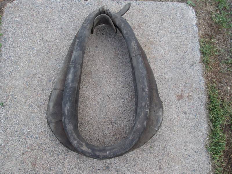 lot 9 image: Vintage Leather Horse Collar