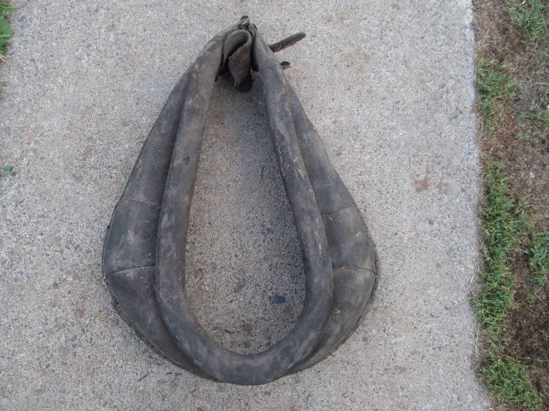 lot 10 image: Vintage Leather Horse Collar