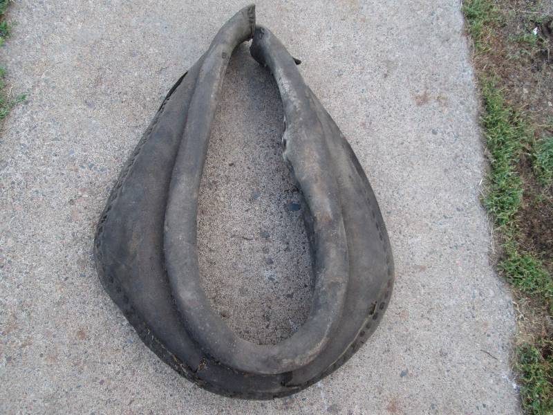 lot 11 image: Vintage Leather Horse Collar
